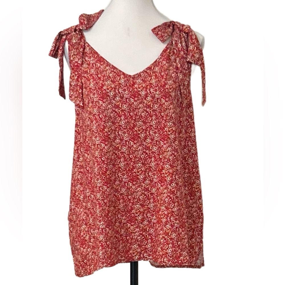 New CeCe Red Floral V-Neck Top